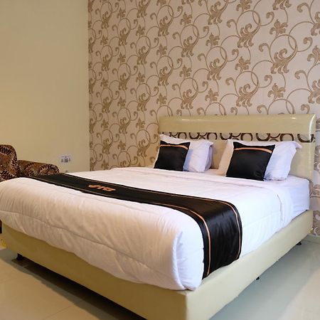 Oyo 1616 Hotel Central City 2 Tanjung Pandan Exteriör bild