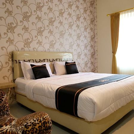 Oyo 1616 Hotel Central City 2 Tanjung Pandan Exteriör bild