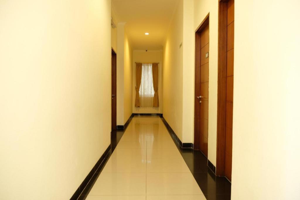 Oyo 1616 Hotel Central City 2 Tanjung Pandan Exteriör bild