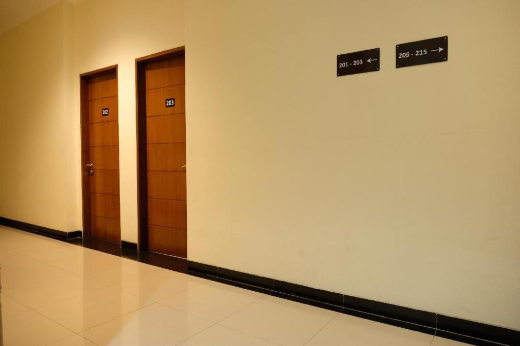 Oyo 1616 Hotel Central City 2 Tanjung Pandan Exteriör bild