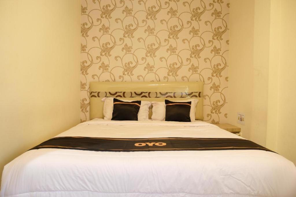 Oyo 1616 Hotel Central City 2 Tanjung Pandan Exteriör bild