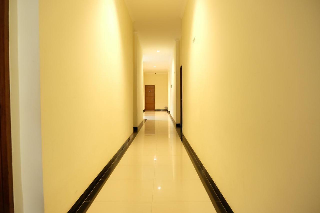 Oyo 1616 Hotel Central City 2 Tanjung Pandan Exteriör bild