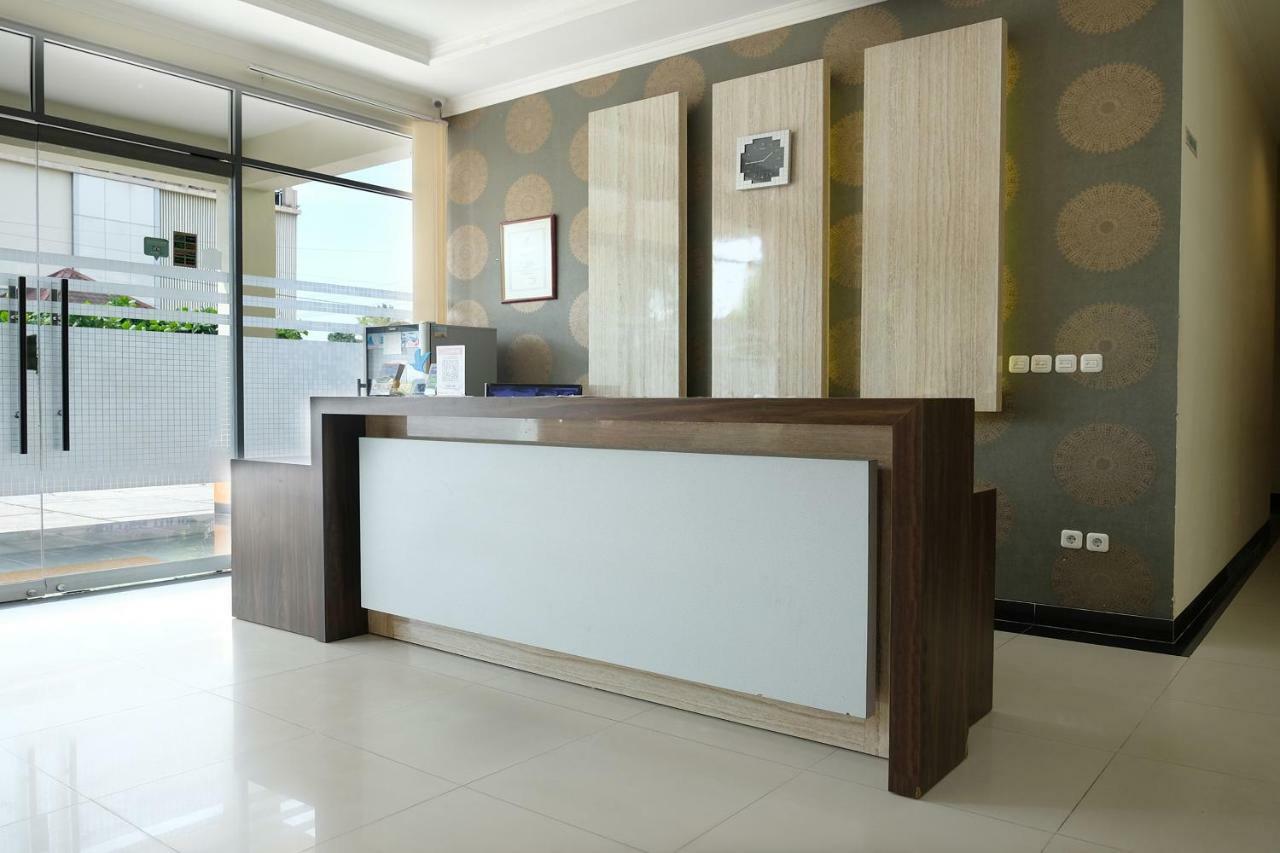 Oyo 1616 Hotel Central City 2 Tanjung Pandan Exteriör bild