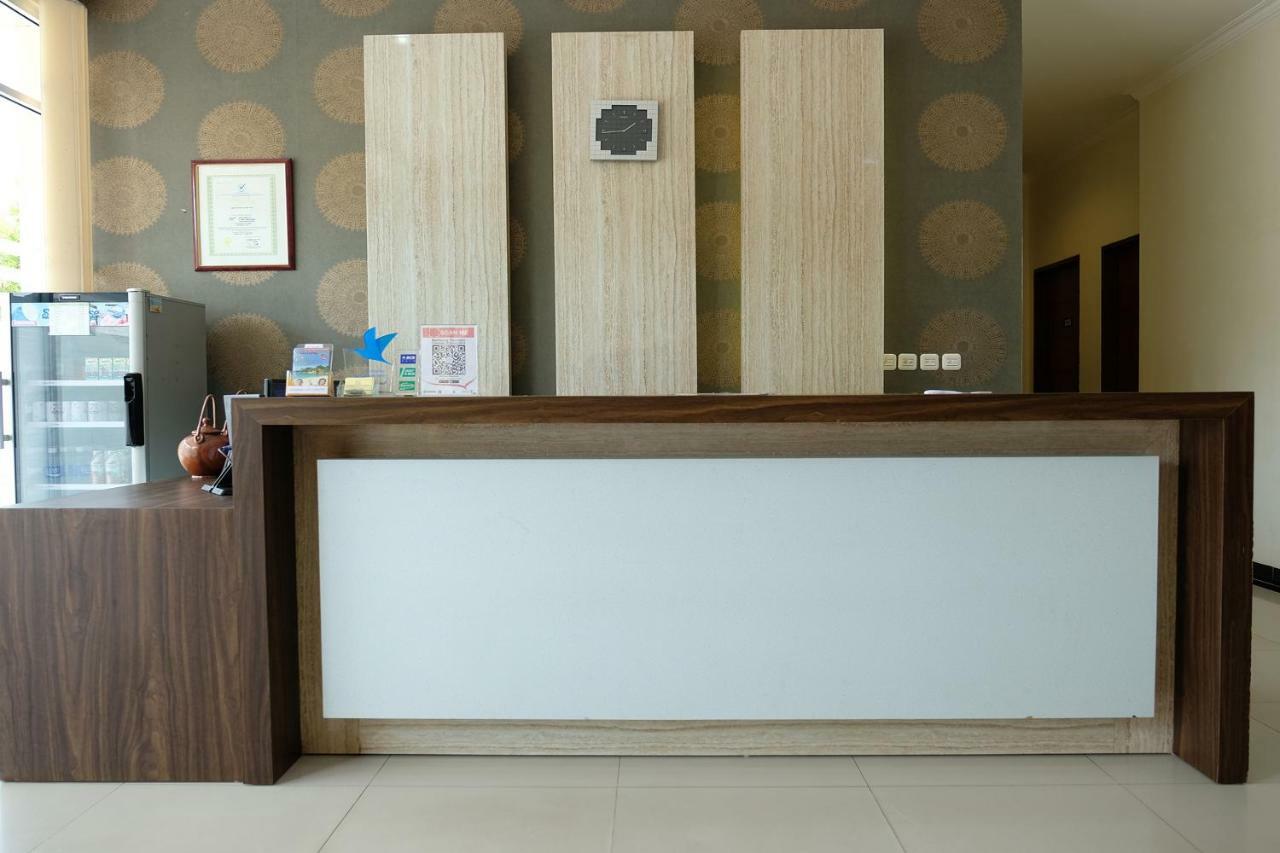 Oyo 1616 Hotel Central City 2 Tanjung Pandan Exteriör bild