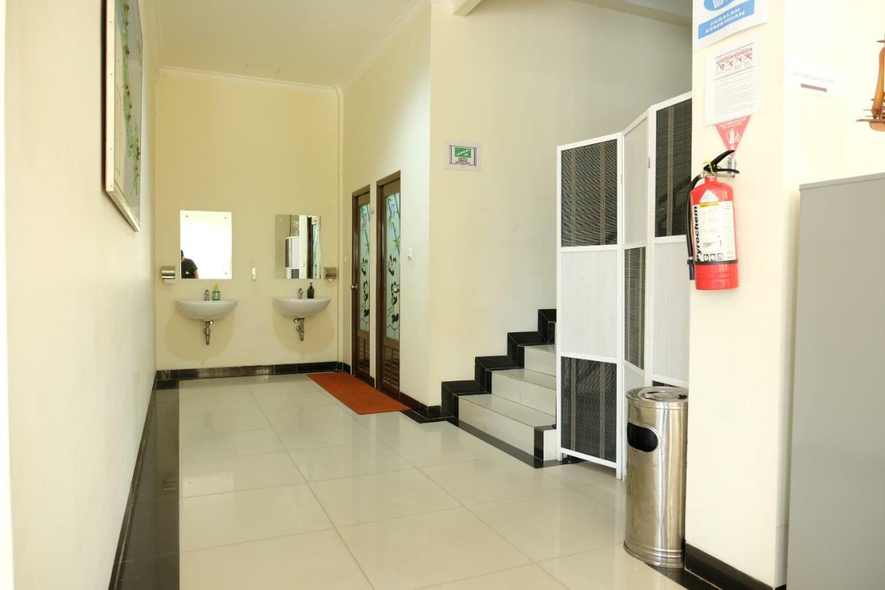 Oyo 1616 Hotel Central City 2 Tanjung Pandan Exteriör bild