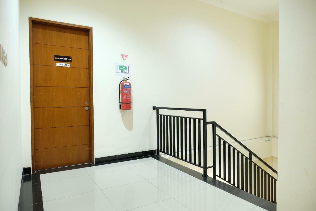 Oyo 1616 Hotel Central City 2 Tanjung Pandan Exteriör bild