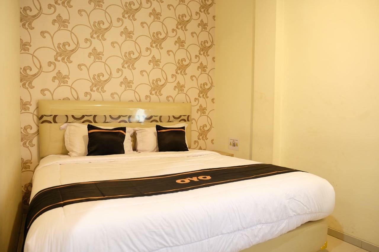 Oyo 1616 Hotel Central City 2 Tanjung Pandan Exteriör bild