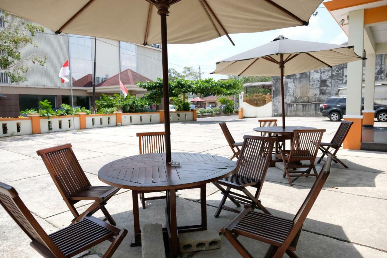 Oyo 1616 Hotel Central City 2 Tanjung Pandan Exteriör bild
