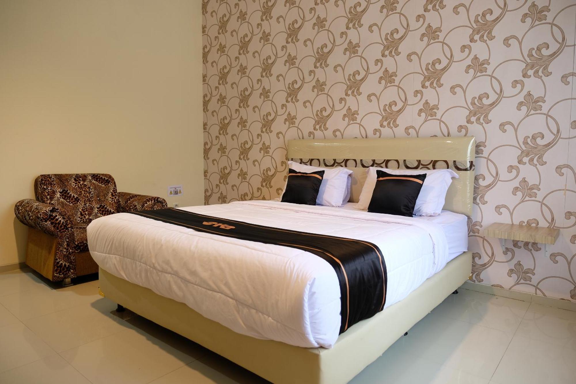 Oyo 1616 Hotel Central City 2 Tanjung Pandan Exteriör bild
