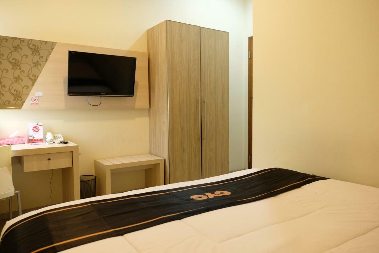 Oyo 1616 Hotel Central City 2 Tanjung Pandan Exteriör bild