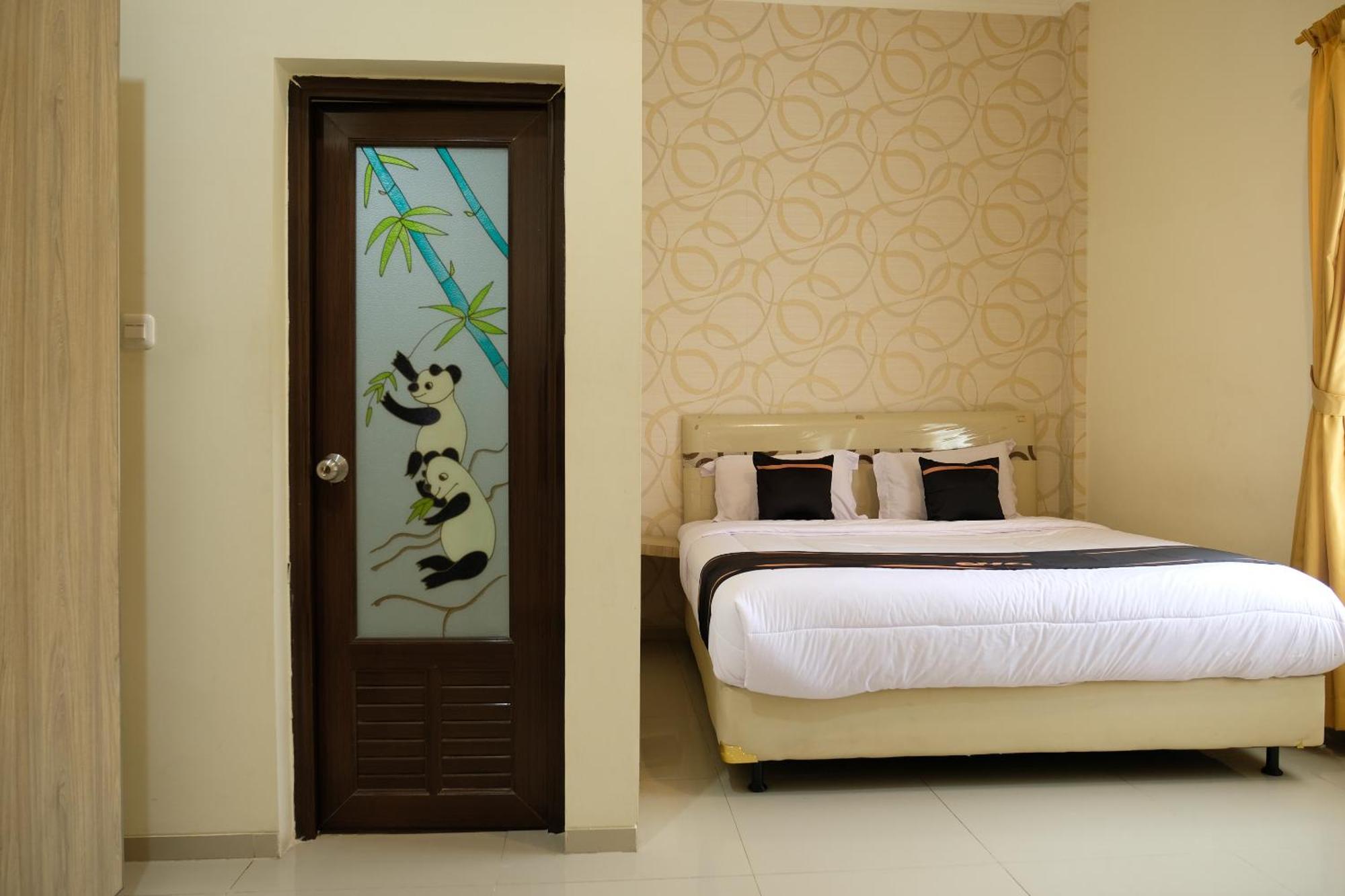 Oyo 1616 Hotel Central City 2 Tanjung Pandan Exteriör bild