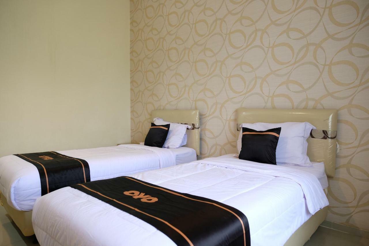 Oyo 1616 Hotel Central City 2 Tanjung Pandan Exteriör bild