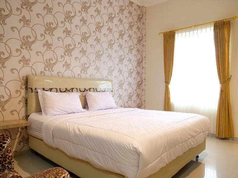 Oyo 1616 Hotel Central City 2 Tanjung Pandan Exteriör bild