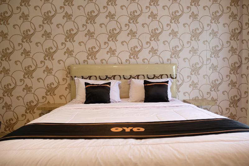 Oyo 1616 Hotel Central City 2 Tanjung Pandan Exteriör bild