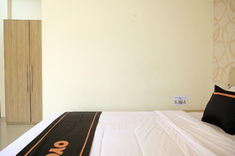 Oyo 1616 Hotel Central City 2 Tanjung Pandan Exteriör bild