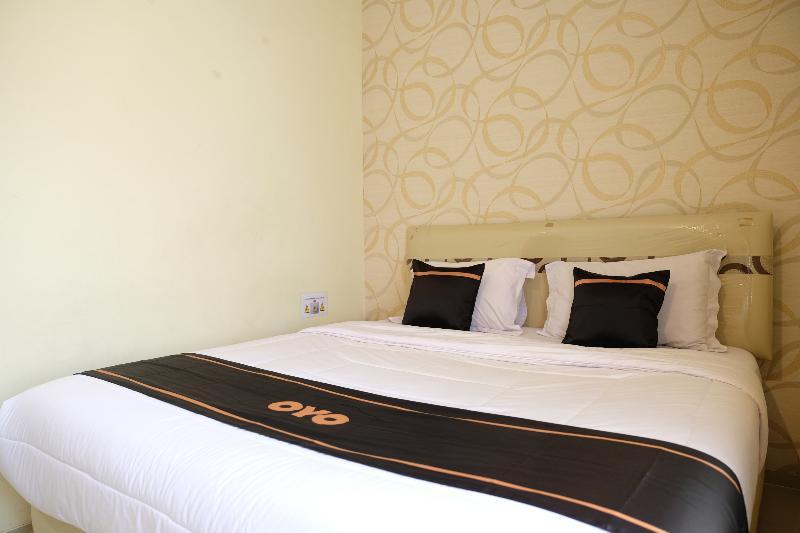 Oyo 1616 Hotel Central City 2 Tanjung Pandan Exteriör bild