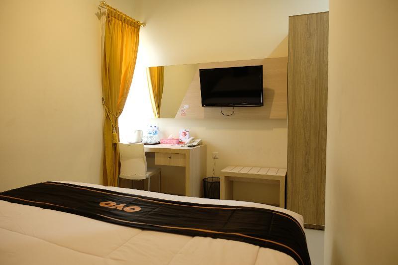 Oyo 1616 Hotel Central City 2 Tanjung Pandan Exteriör bild